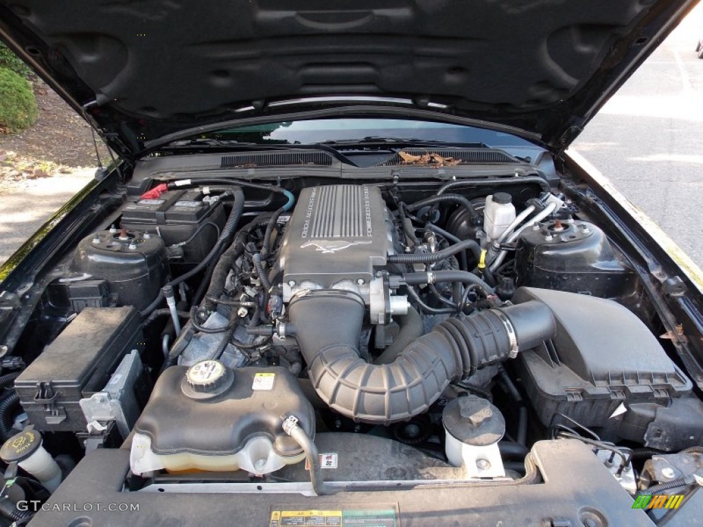 2009 Ford Mustang GT Premium Coupe Engine Photos
