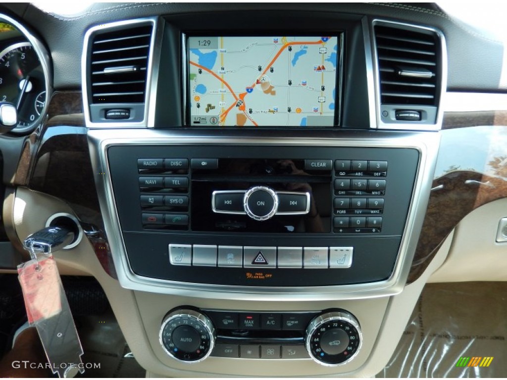 2014 Mercedes-Benz GL 450 4Matic Controls Photo #84241079