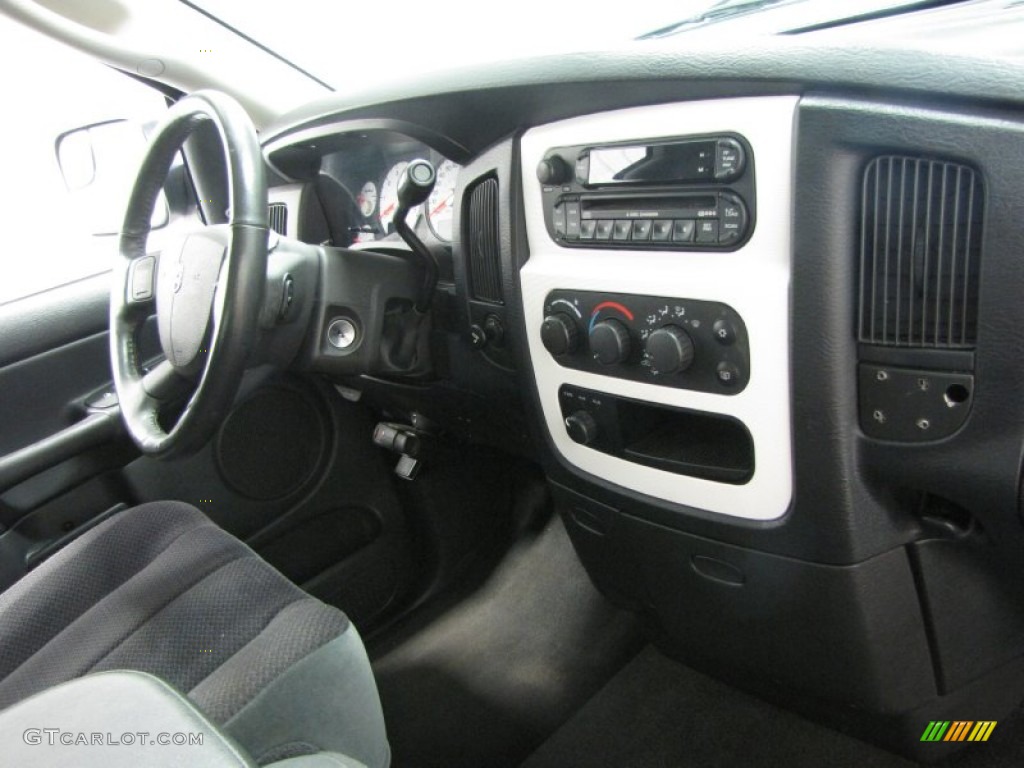 2005 Ram 2500 ST Quad Cab 4x4 - Bright White / Dark Slate Gray photo #21