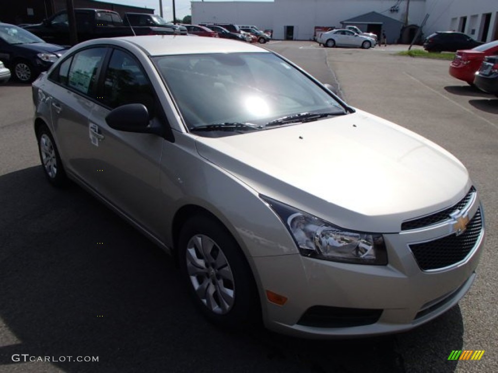 2014 Cruze LS - Champagne Silver Metallic / Jet Black/Medium Titanium photo #2