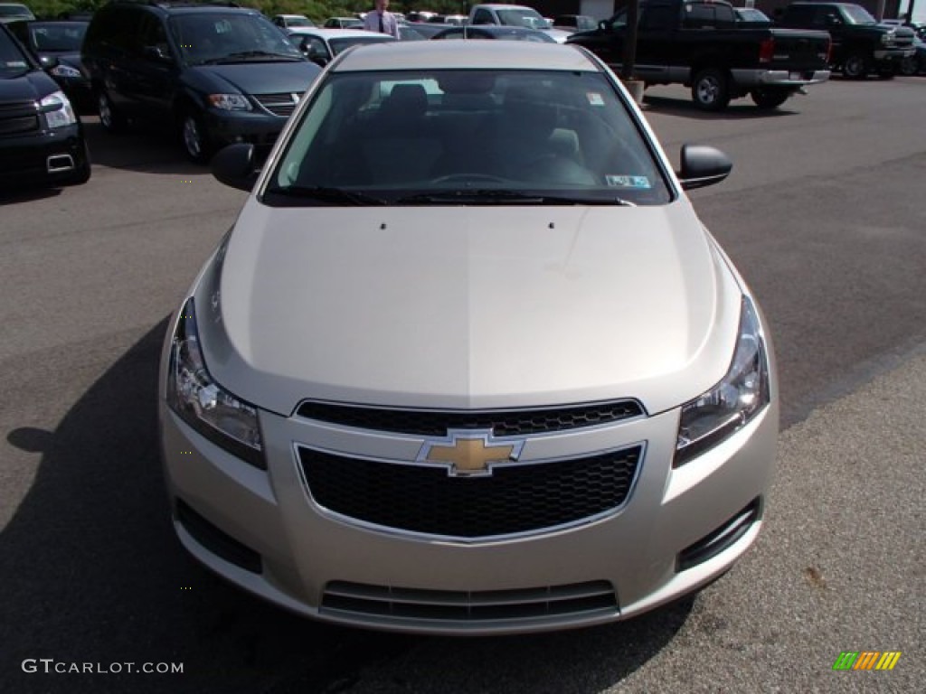 2014 Cruze LS - Champagne Silver Metallic / Jet Black/Medium Titanium photo #3