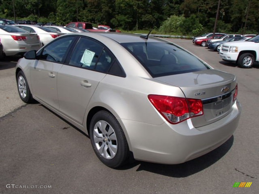 2014 Cruze LS - Champagne Silver Metallic / Jet Black/Medium Titanium photo #6