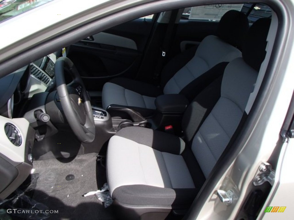 2014 Cruze LS - Champagne Silver Metallic / Jet Black/Medium Titanium photo #10