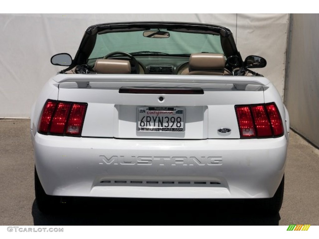 2002 Mustang V6 Convertible - Oxford White / Medium Parchment photo #12