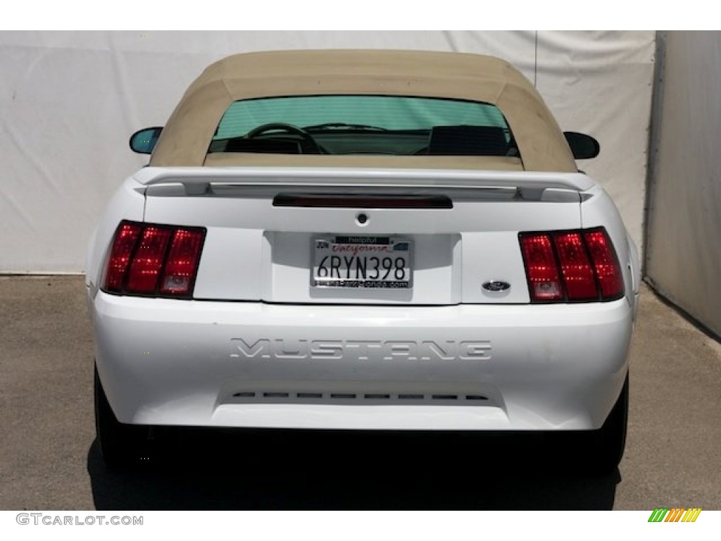 2002 Mustang V6 Convertible - Oxford White / Medium Parchment photo #13