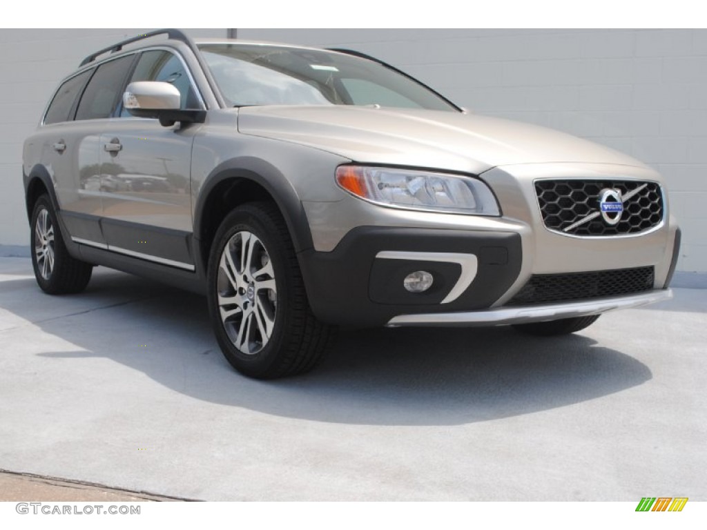 2014 Seashell Metallic Volvo XC70 3.2 84217383 Car