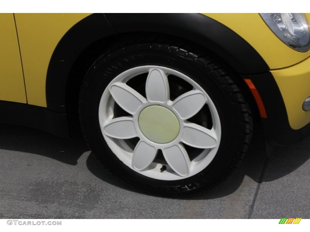 2003 Cooper Hardtop - Liquid Yellow / Panther Black photo #12