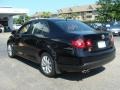 Black - Jetta SE Sedan Photo No. 4
