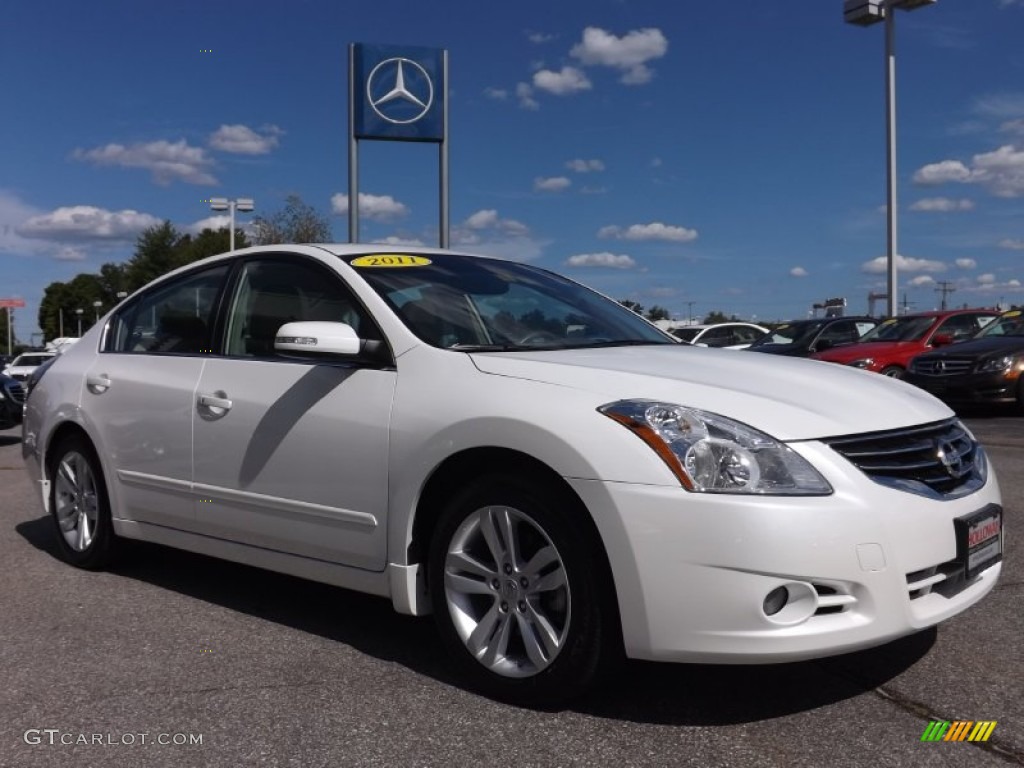 2011 Altima 3.5 SR - Winter Frost White / Blond photo #3