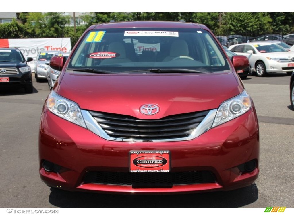 2011 Sienna LE - Salsa Red Pearl / Light Gray photo #2