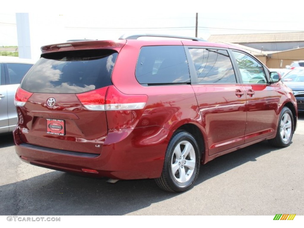 2011 Sienna LE - Salsa Red Pearl / Light Gray photo #4