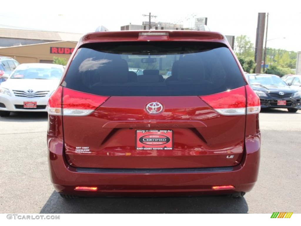 2011 Sienna LE - Salsa Red Pearl / Light Gray photo #5