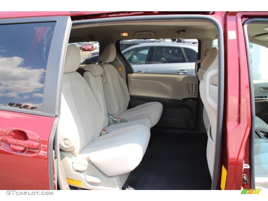 2011 Sienna LE - Salsa Red Pearl / Light Gray photo #10