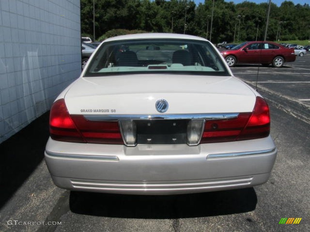 2005 Grand Marquis GS - Vibrant White / Light Flint photo #5