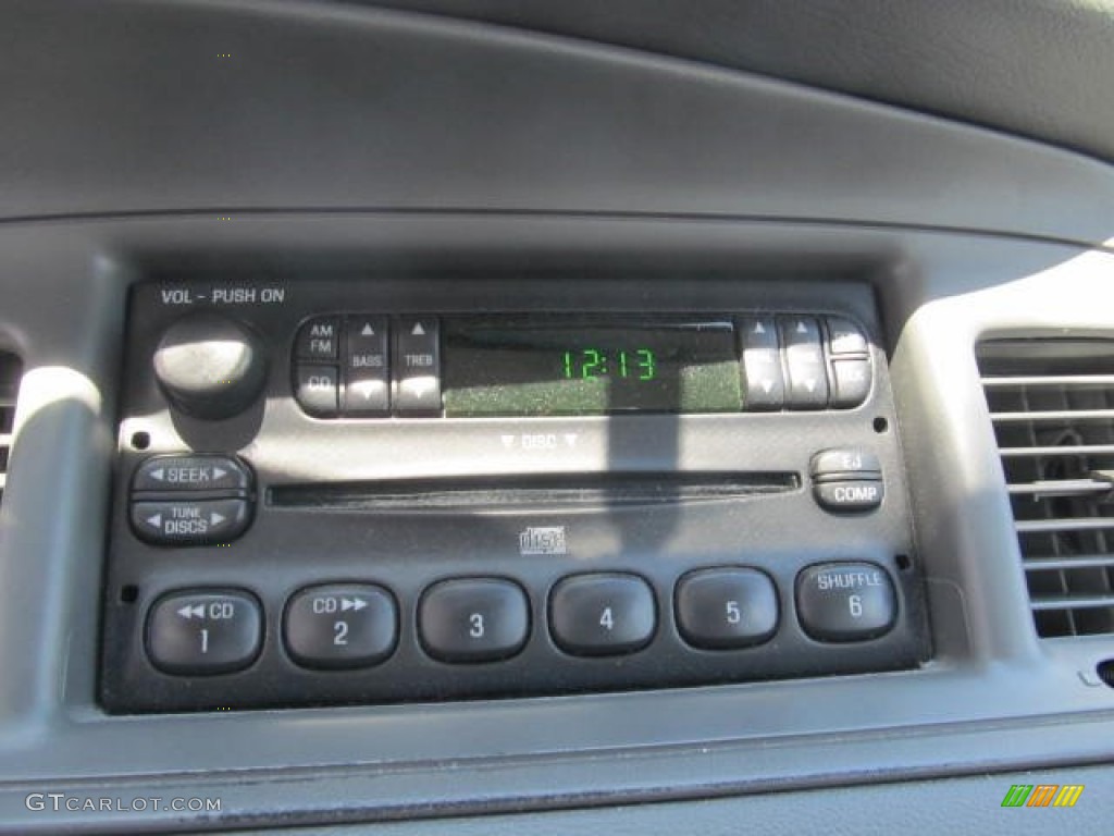 2005 Grand Marquis GS - Vibrant White / Light Flint photo #16