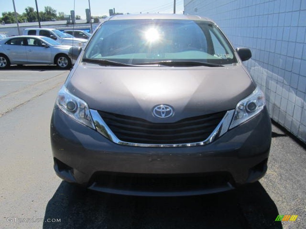 2011 Sienna LE - Predawn Gray Mica / Light Gray photo #9