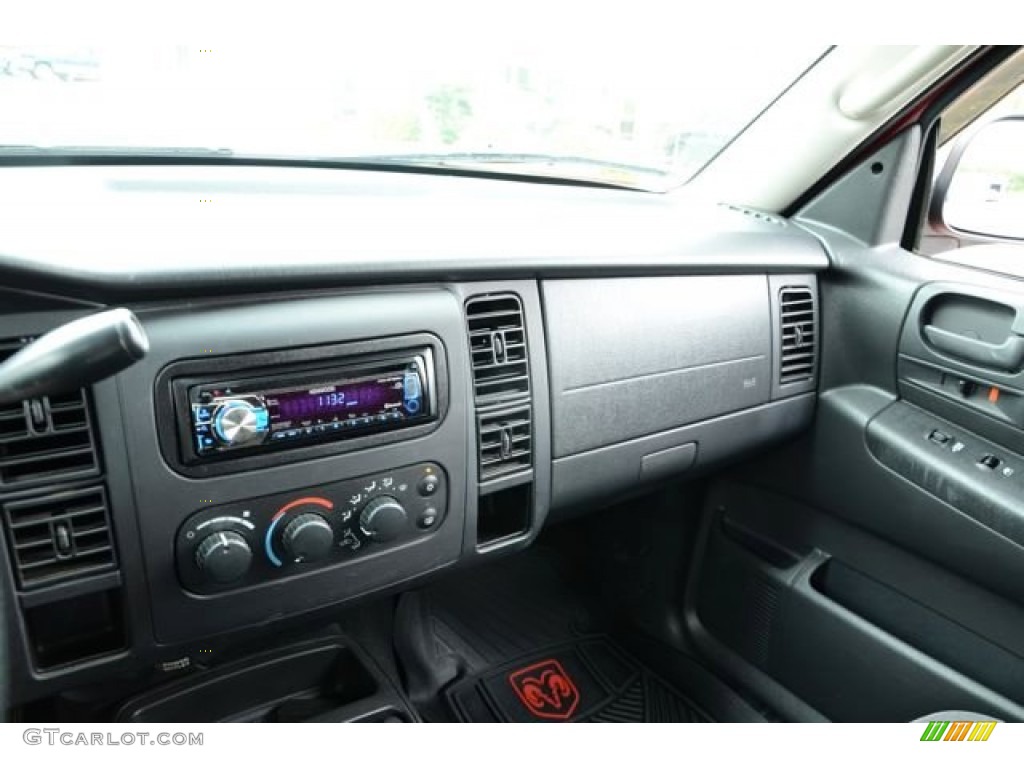 2004 Dakota SLT Quad Cab - Flame Red / Dark Slate Gray photo #27