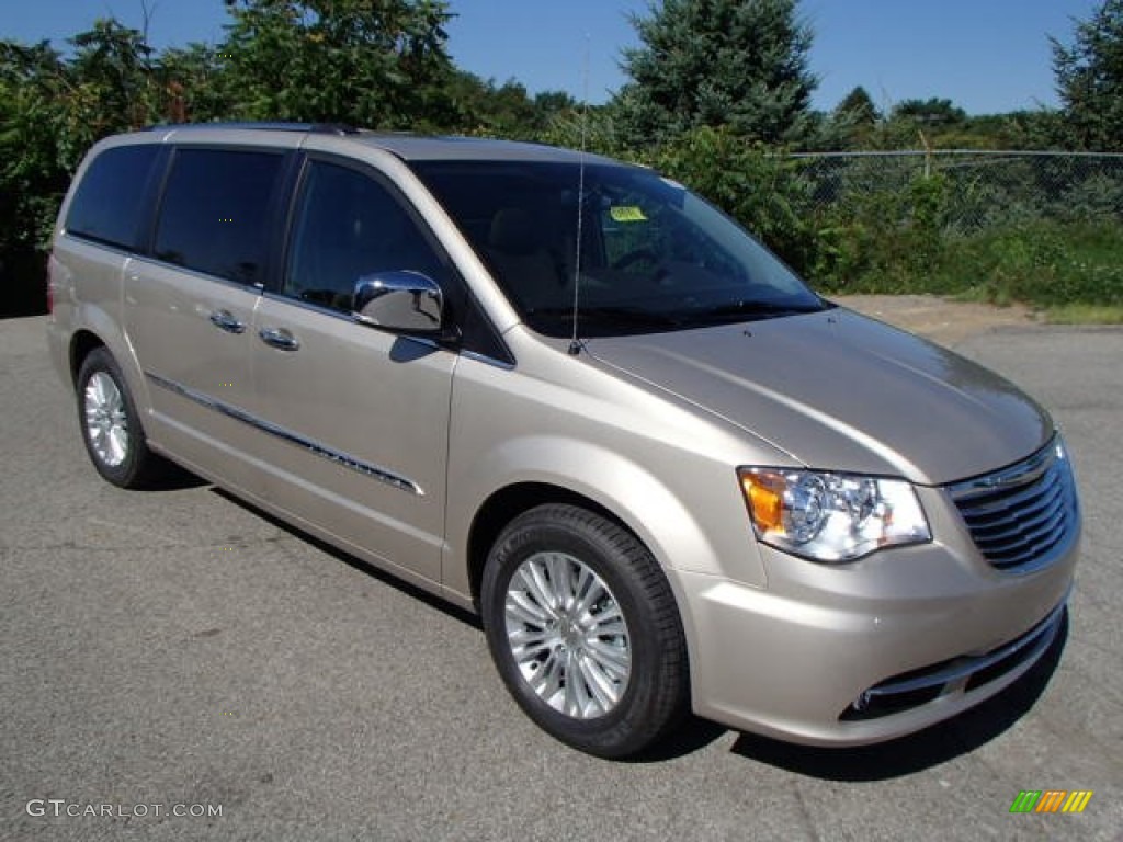 Cashmere Pearl 2014 Chrysler Town & Country Limited Exterior Photo #84289002