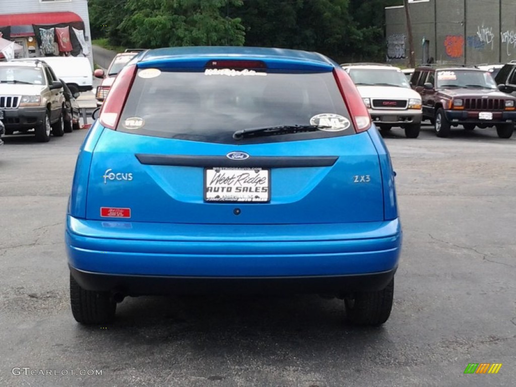 2000 Focus ZX3 Coupe - Light Sapphire Blue Metallic / Medium Graphite photo #5