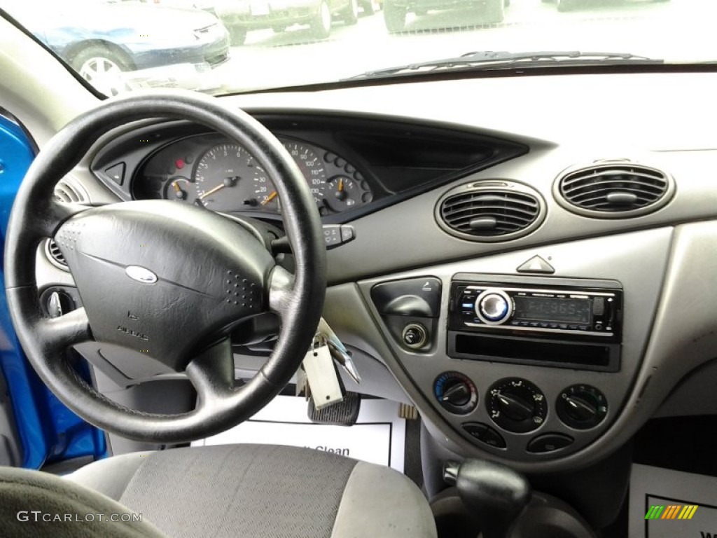2000 Focus ZX3 Coupe - Light Sapphire Blue Metallic / Medium Graphite photo #10
