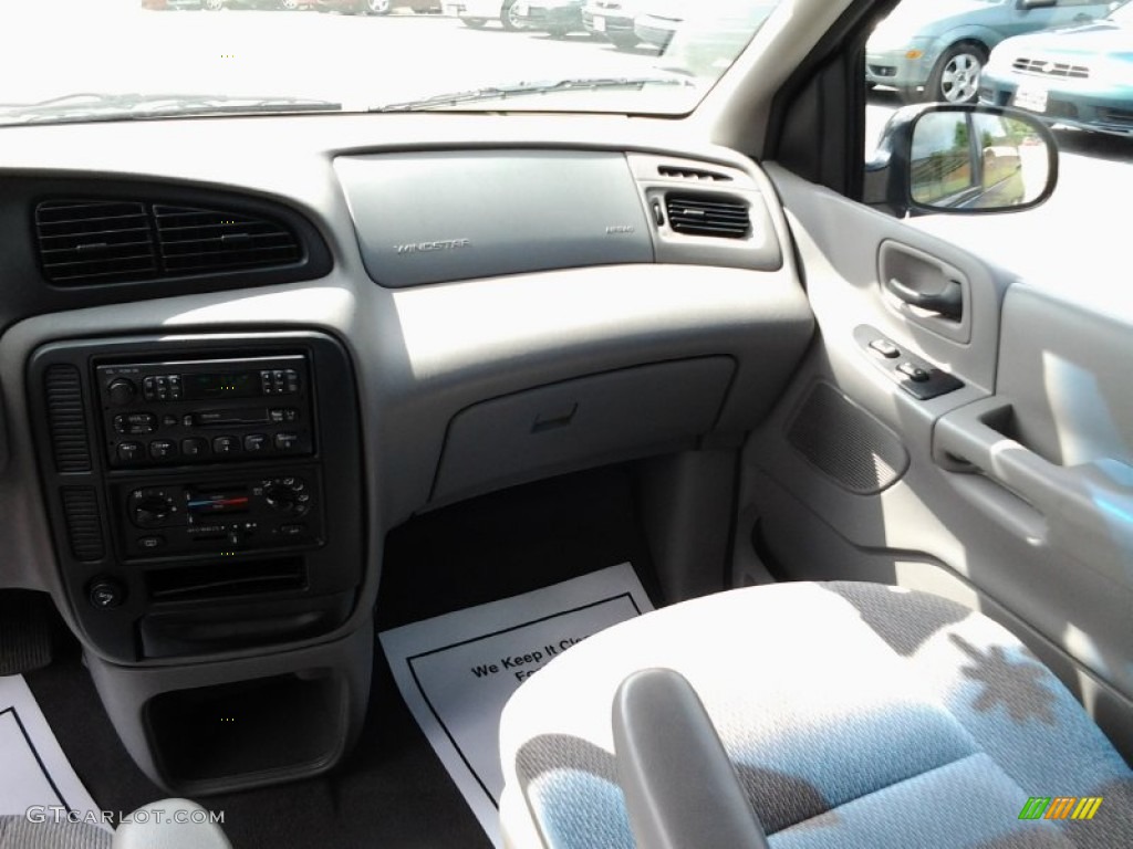 2003 Windstar LX - Light Sapphire Blue Metallic / Medium Graphite photo #12