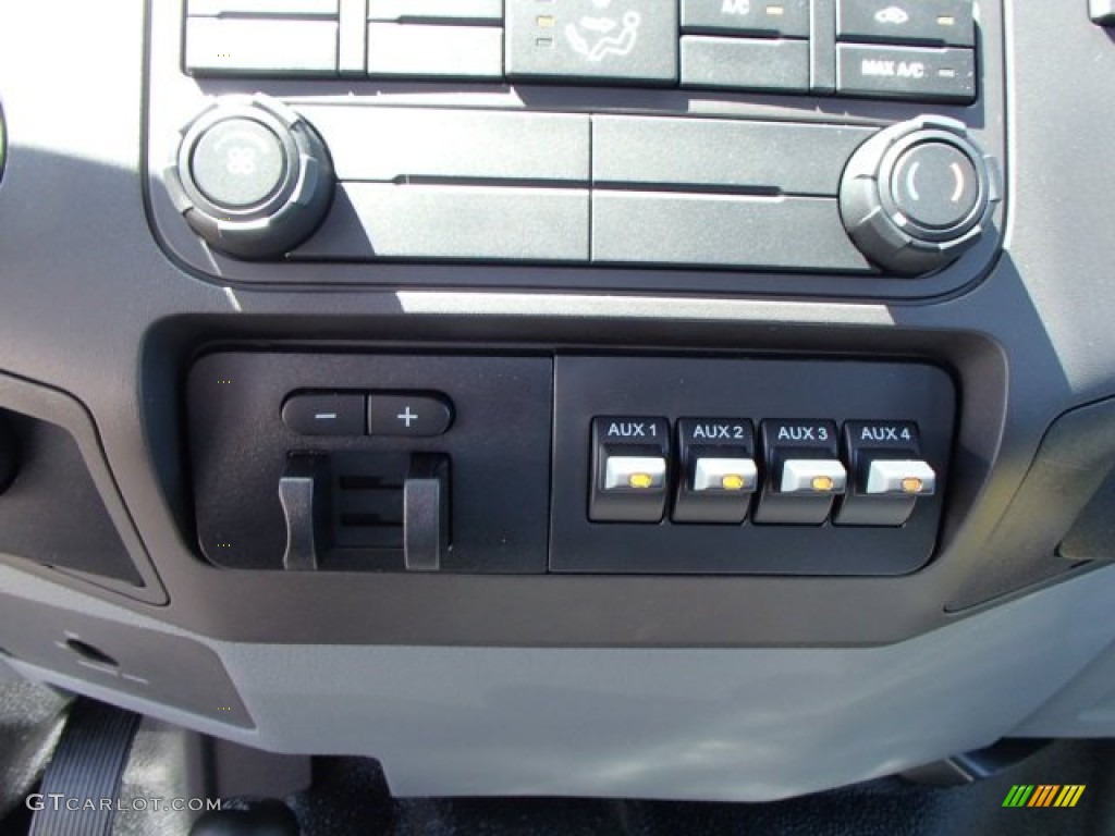2014 Ford F550 Super Duty XL SuperCab 4x4 Chassis Controls Photos