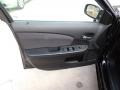 Black - 200 LX Sedan Photo No. 13