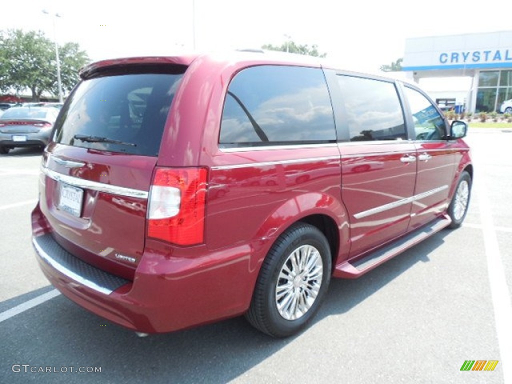 2011 Town & Country Limited - Deep Cherry Red Crystal Pearl / Black/Light Graystone photo #10