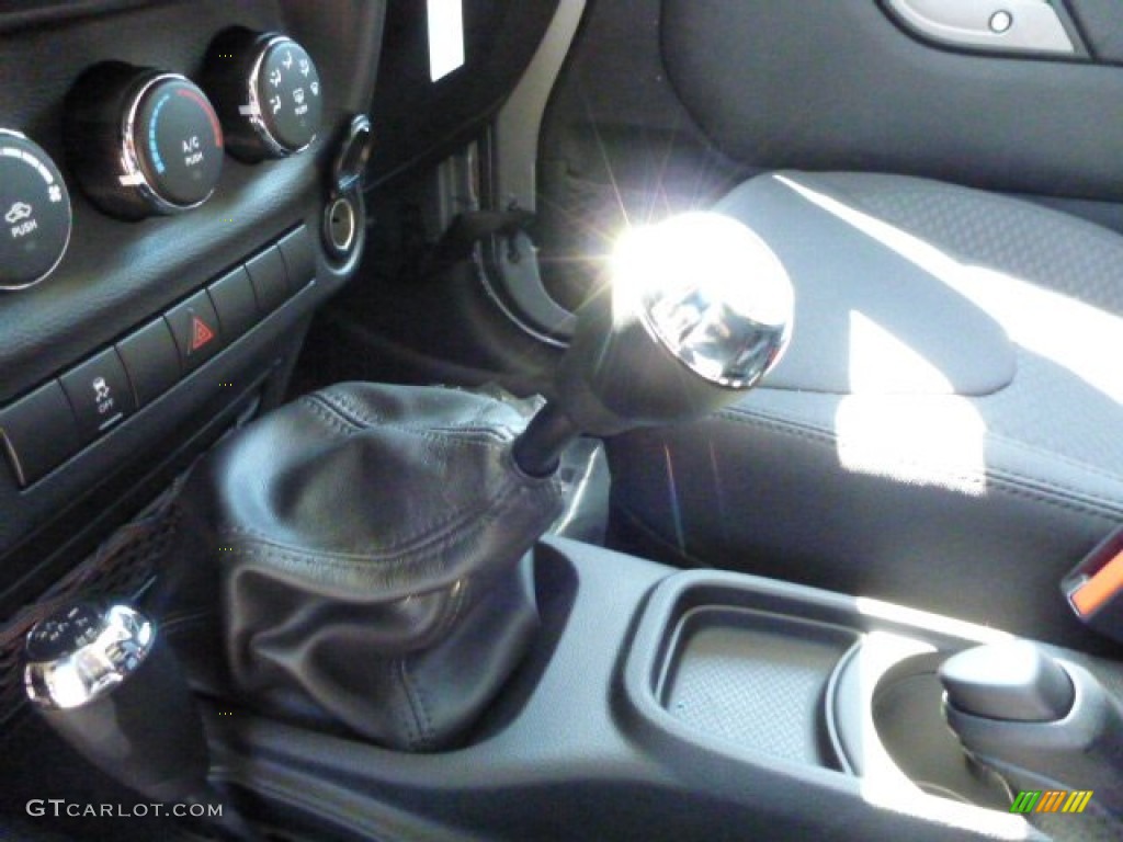 2014 Jeep Wrangler Unlimited Sport S 4x4 6 Speed Manual Transmission Photo #84310642