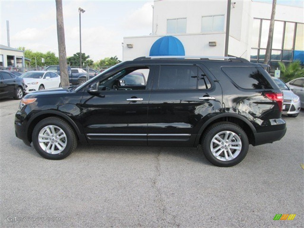 2013 Explorer XLT - Tuxedo Black Metallic / Charcoal Black photo #2