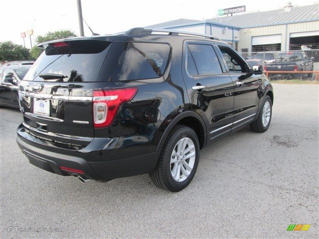 2013 Explorer XLT - Tuxedo Black Metallic / Charcoal Black photo #5