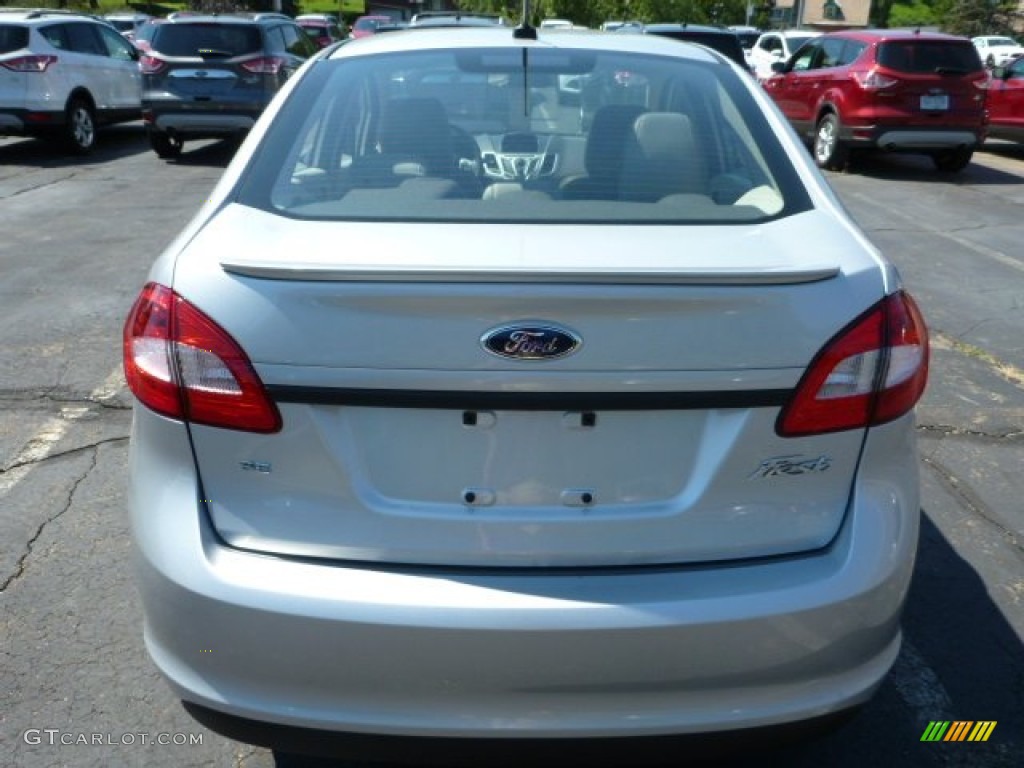 2013 Fiesta SE Sedan - Ingot Silver / Charcoal Black/Light Stone photo #3