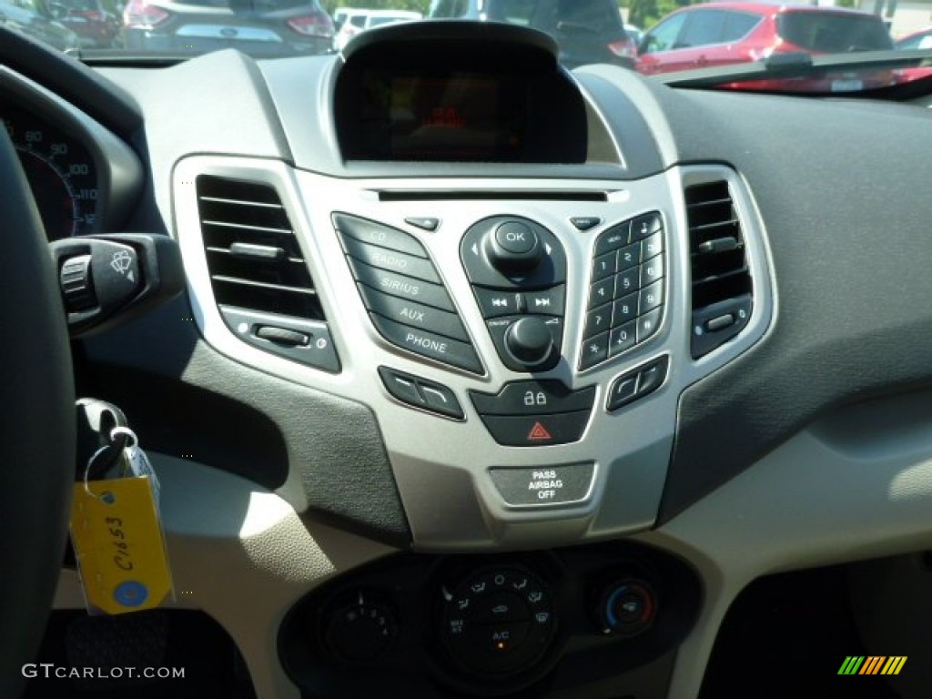 2013 Fiesta SE Sedan - Ingot Silver / Charcoal Black/Light Stone photo #13