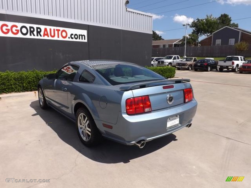 2005 Mustang GT Premium Coupe - Windveil Blue Metallic / Light Graphite photo #4