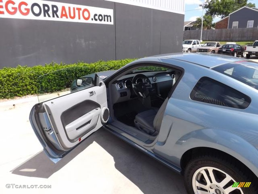 2005 Mustang GT Premium Coupe - Windveil Blue Metallic / Light Graphite photo #10