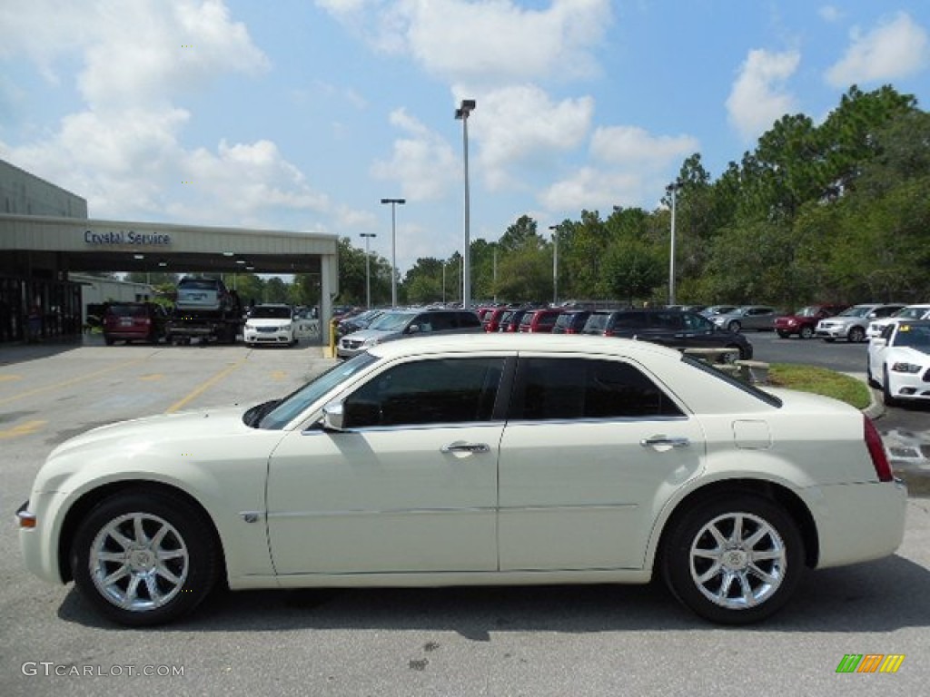 2005 300 C HEMI - Cool Vanilla / Dark Slate Gray/Medium Slate Gray photo #2