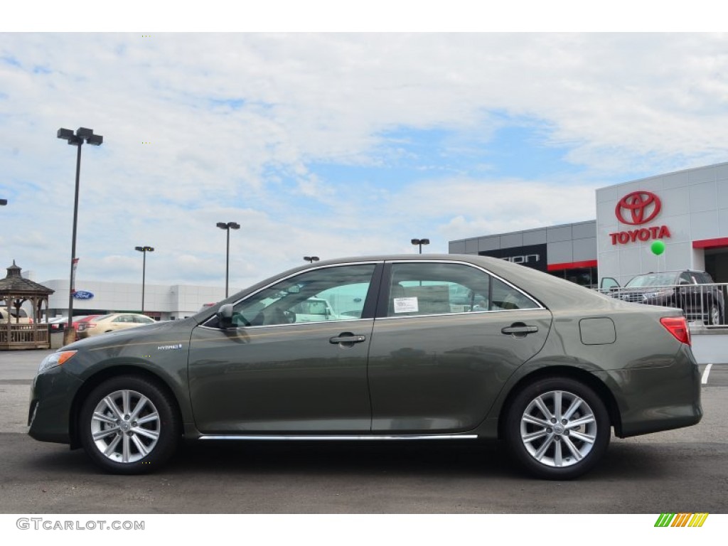 2013 Camry Hybrid XLE - Cypress Green Metallic / Ivory photo #2