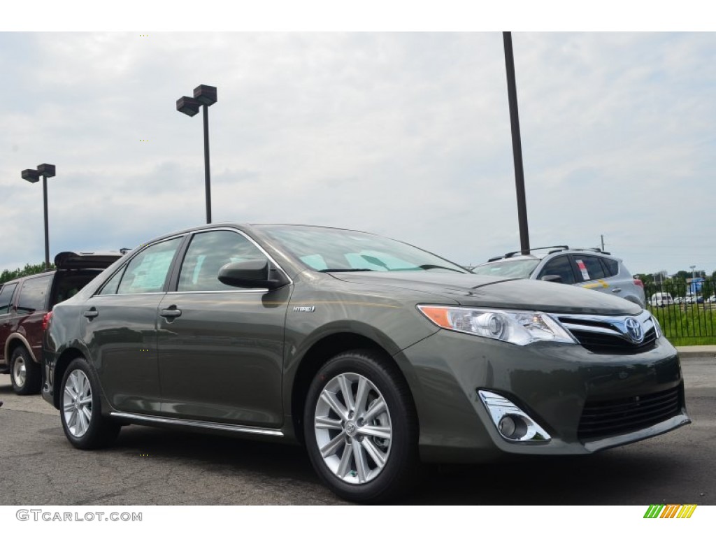 2013 Camry Hybrid XLE - Cypress Green Metallic / Ivory photo #3