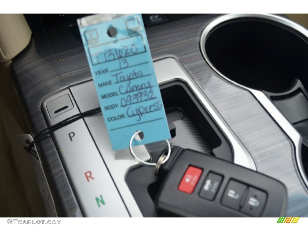 2013 Camry Hybrid XLE - Cypress Green Metallic / Ivory photo #18