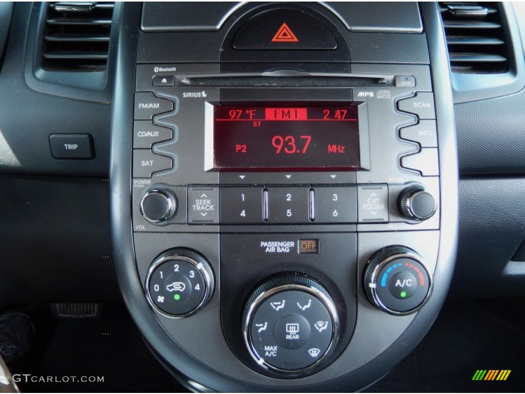 2011 Kia Soul + Controls Photo #84338586
