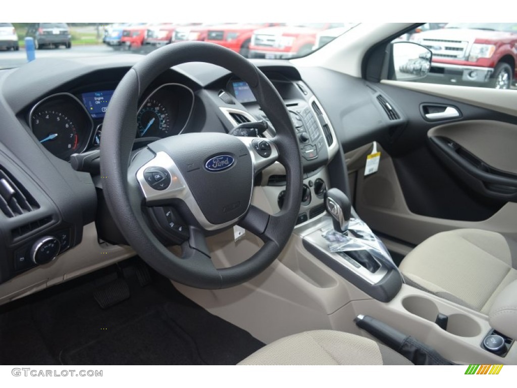 Medium Light Stone Interior 2014 Ford Focus SE Hatchback Photo #84340230