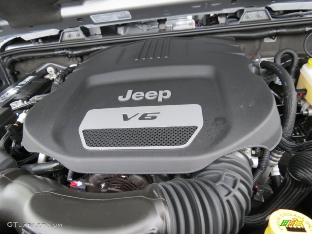 2014 Jeep Wrangler Unlimited Sahara 4x4 3.6 Liter DOHC 24-Valve VVT V6 Engine Photo #84342741