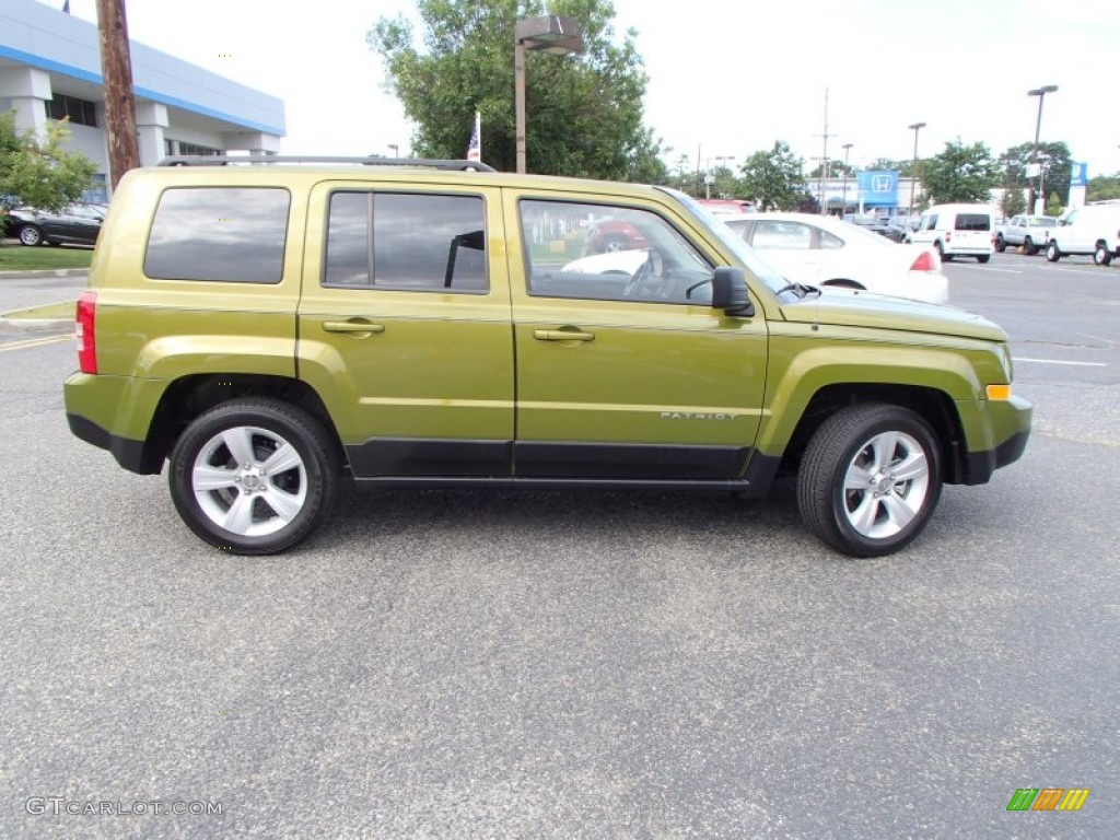 2012 Patriot Latitude - Rescue Green Metallic / Dark Slate Gray photo #7