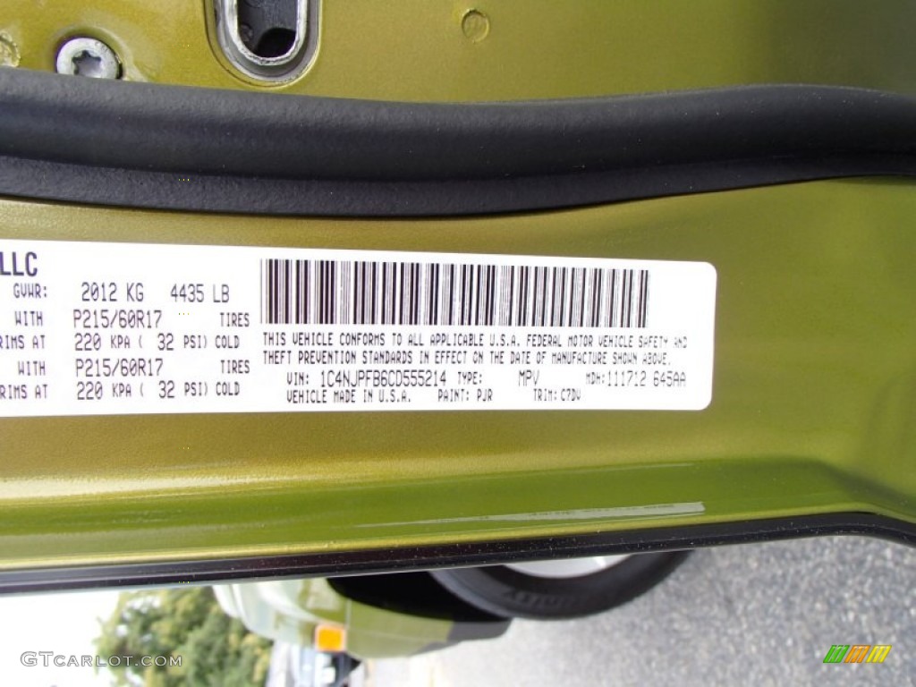 2012 Patriot Latitude - Rescue Green Metallic / Dark Slate Gray photo #26