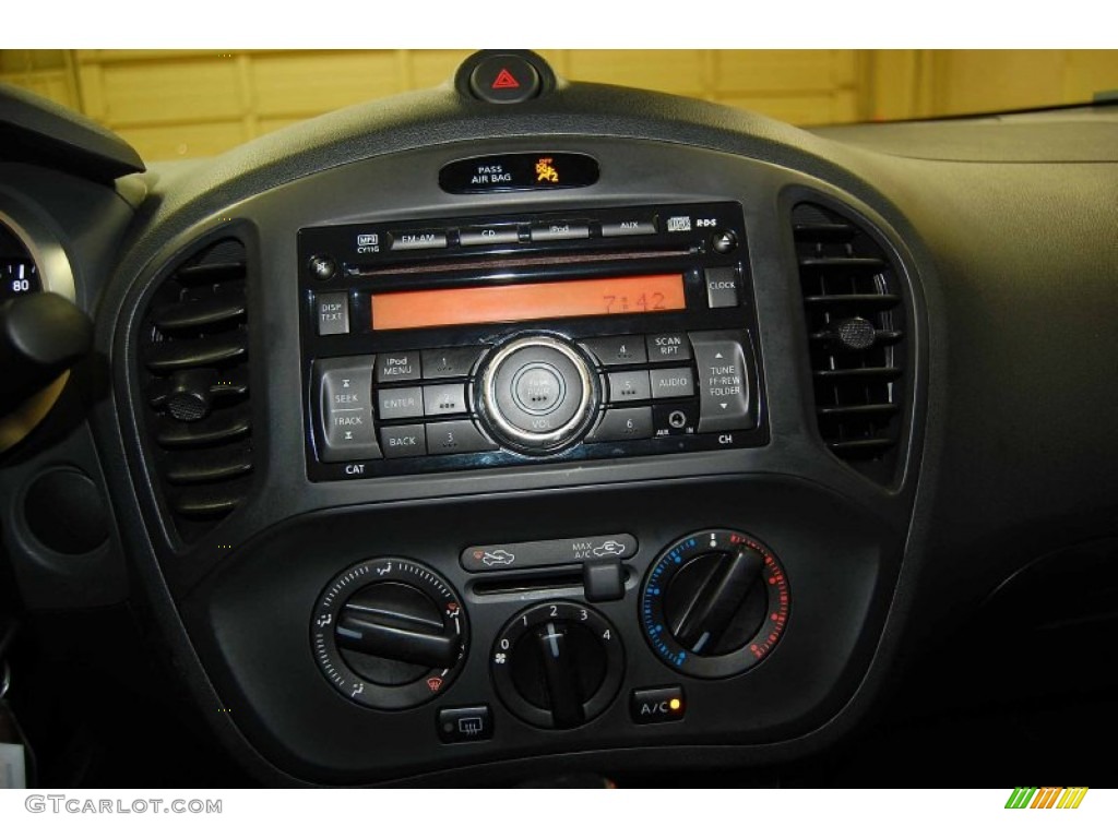 2011 Juke S - Metallic Bronze / Black/Silver Trim photo #23