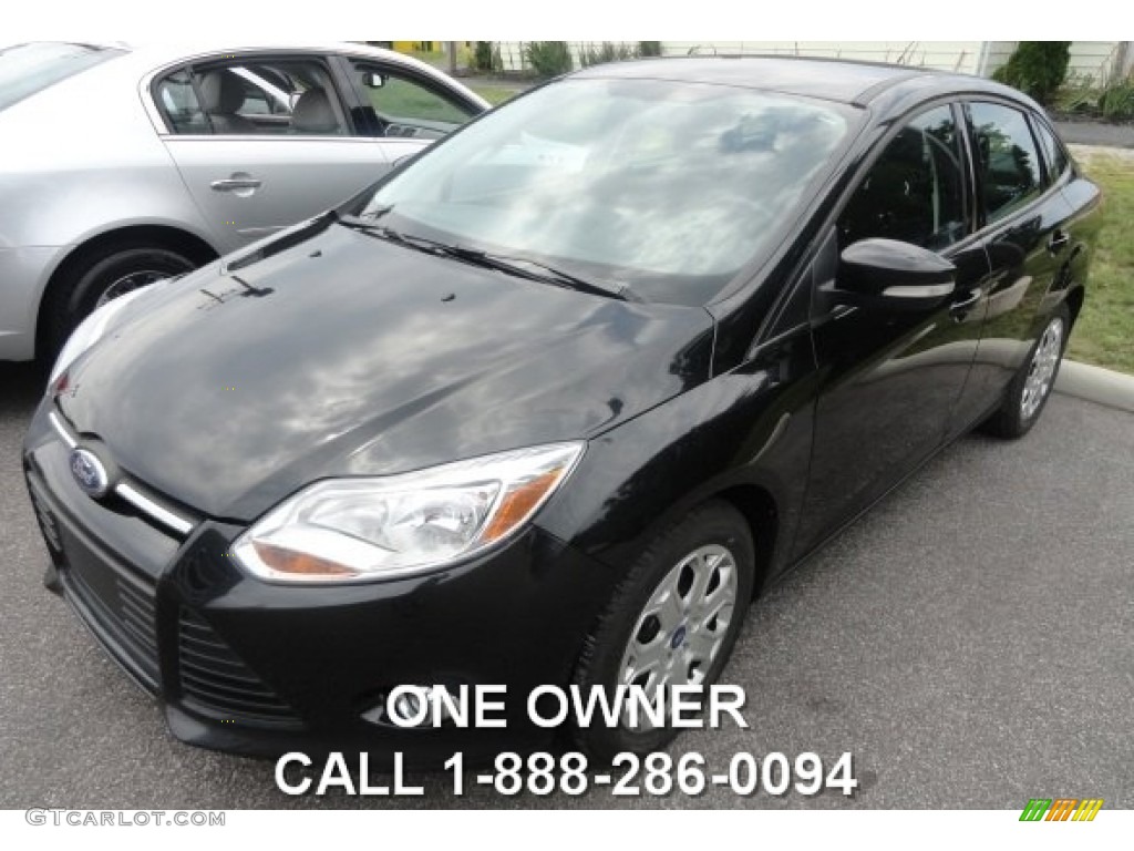 2012 Focus SE Sedan - Black / Charcoal Black photo #1