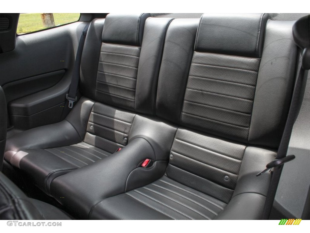 2005 Mustang GT Premium Coupe - Black / Dark Charcoal photo #16