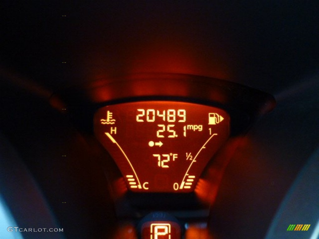2012 Juke S AWD - Metallic Bronze / Black/Silver Trim photo #20