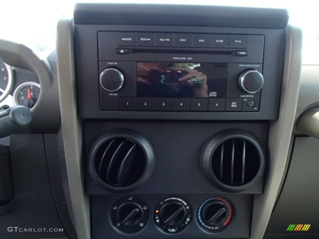 2010 Wrangler Sport 4x4 - Natural Green Pearl / Dark Slate Gray/Medium Slate Gray photo #15