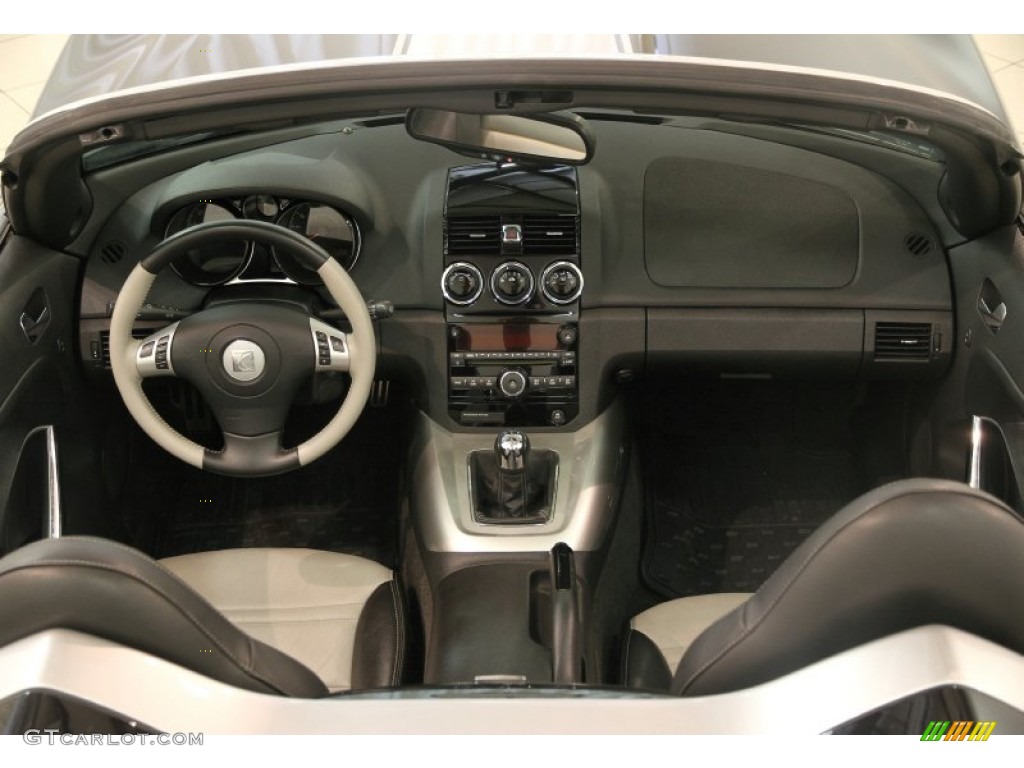2008 Saturn Sky Roadster Dashboard Photos